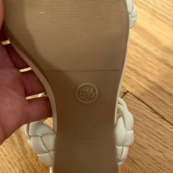 Ivory heels- A New Day - Picture 4 of 4